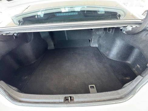 Used 2018 Toyota Camry SE FWD image 9