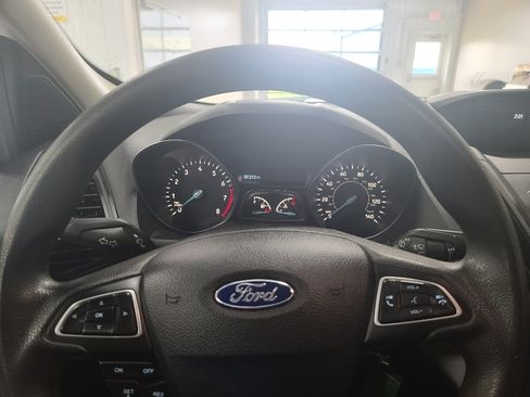Used 2018 Ford Escape SE FWD image 10
