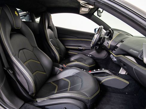 Certified 2018 Ferrari 488 GTB RWD image 13