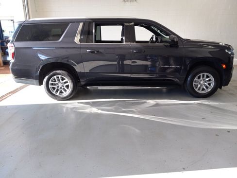Used 2023 Chevrolet Suburban LT AWD/4WD image 2