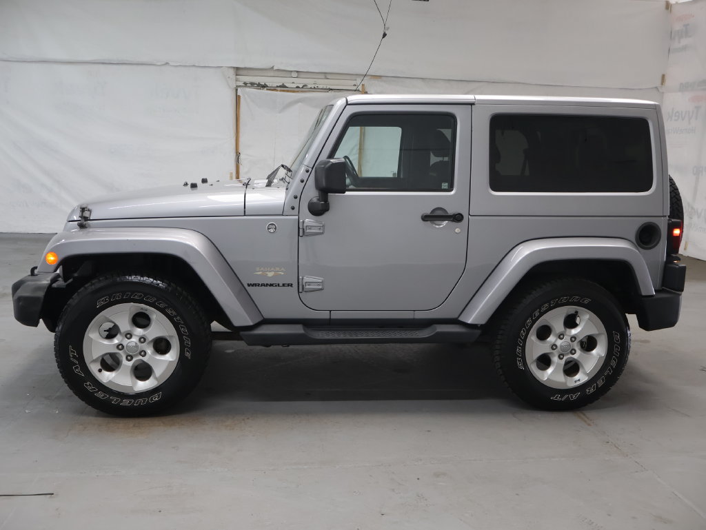 Used 2015 Jeep Wrangler Sahara w/ Connectivity Group AWD/4WD image 4