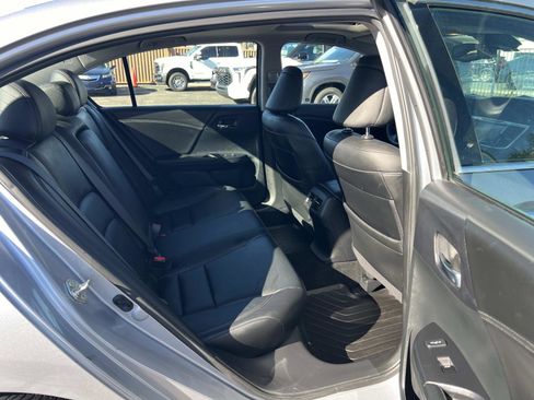 Certified 2017 Honda Accord Touring image 33