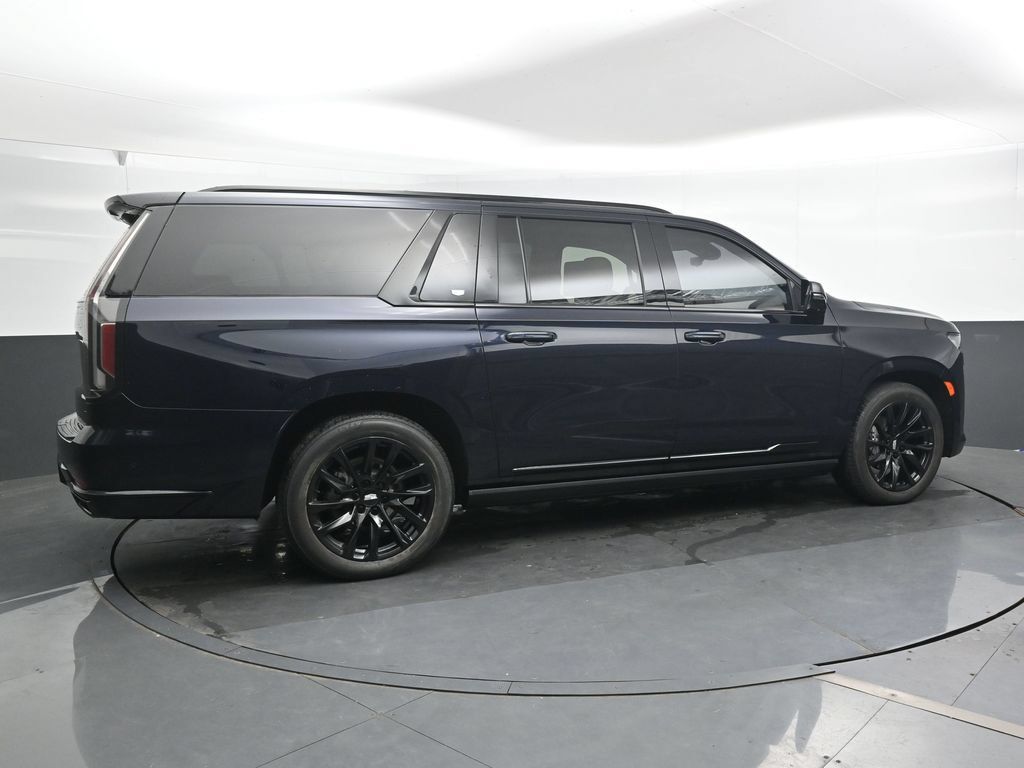 Used 2023 Cadillac Escalade ESV Sport Platinum w/ LPO, ONYX Package AWD/4WD image 3