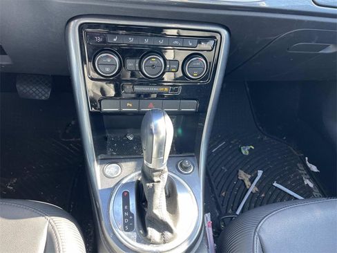 Used 2019 Volkswagen Beetle 2.0T SE image 24