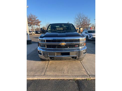 Used 2015 Chevrolet Silverado 2500 LT w/ LT Convenience Package image 2