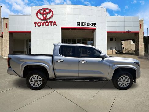 Used 2024 Toyota Tacoma SR5 w/ SR5 Upgrade Package image 4