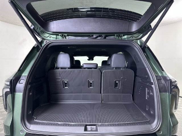 New 2027 Chevrolet Traverse RS w/ LPO, Floor Liner Package FWD image 28