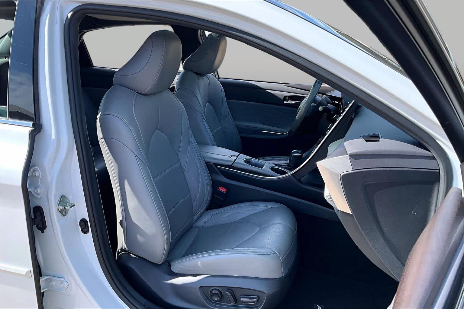 Used 2020 Toyota Avalon Limited FWD image 9