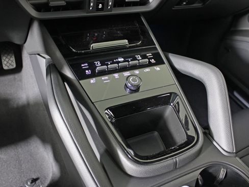 Certified 2026 Porsche Cayenne Coupe image 28