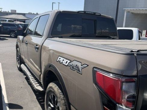 Used 2021 Nissan Titan PRO-4X w/ Pro-4x Convenience Package AWD/4WD image 4