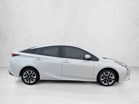 Used 2016 Toyota Prius Three Touring image 4