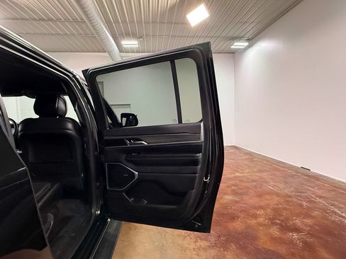 Used 2023 Jeep Wagoneer L Series II AWD/4WD image 65
