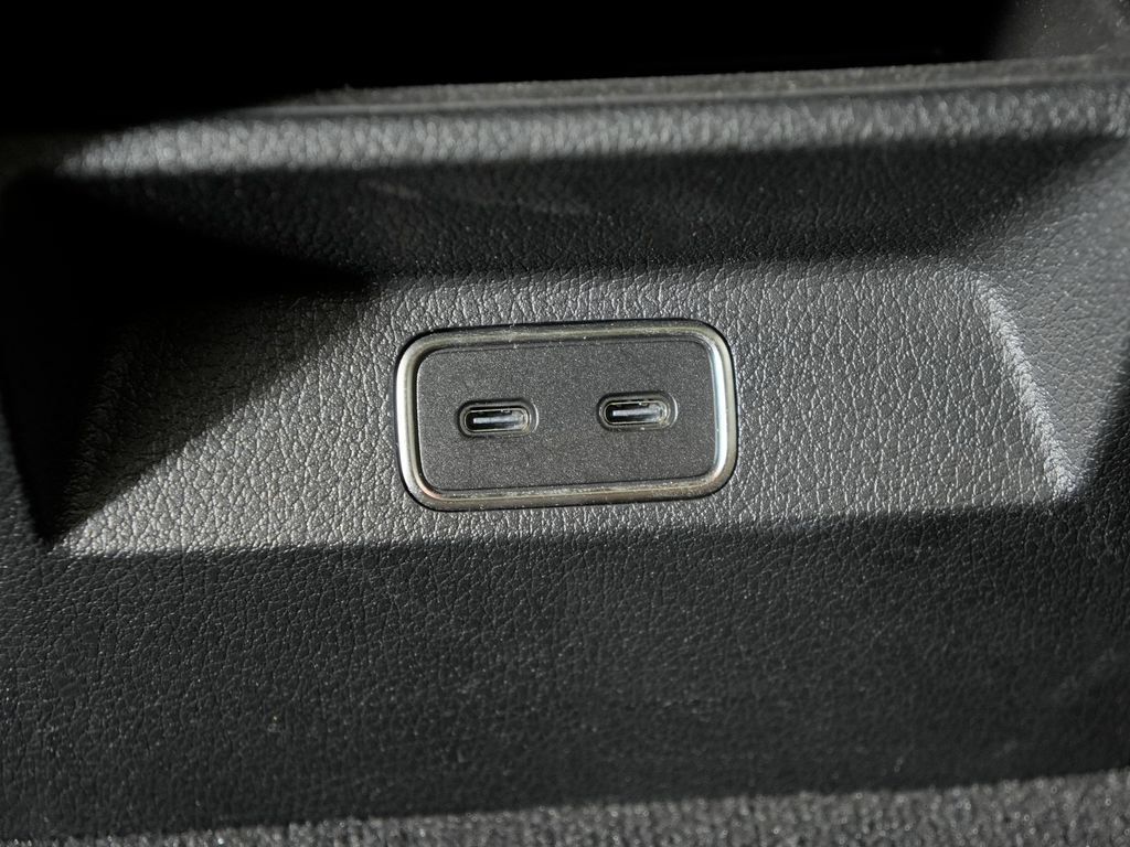 Used 2024 Mercedes-Benz GLE 450e 4MATIC image 36