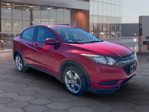 Used 2017 Honda HR-V LX image 2