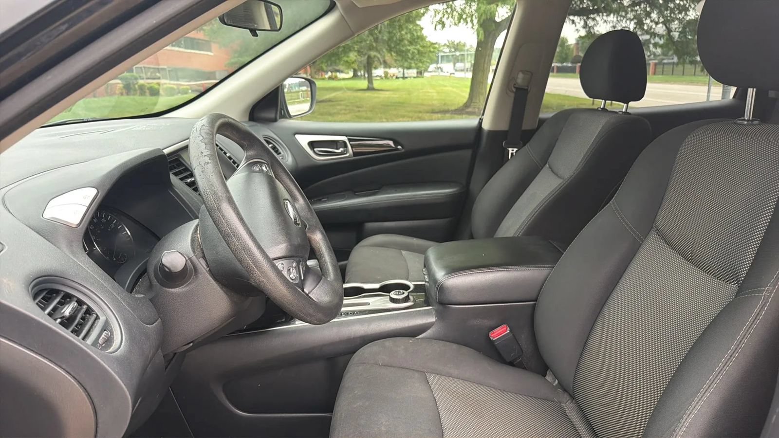 Used 2020 Nissan Pathfinder S AWD/4WD image 6