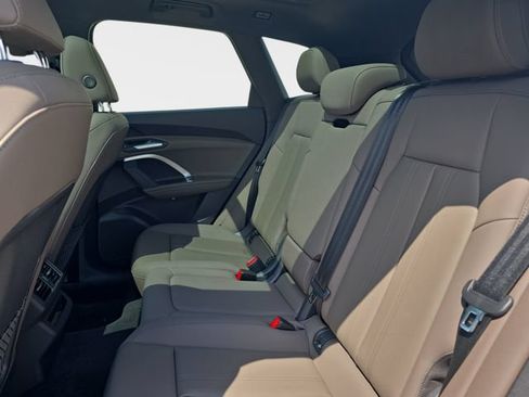 Used 2025 Audi Q5 Premium w/ Convenience Package AWD/4WD image 17