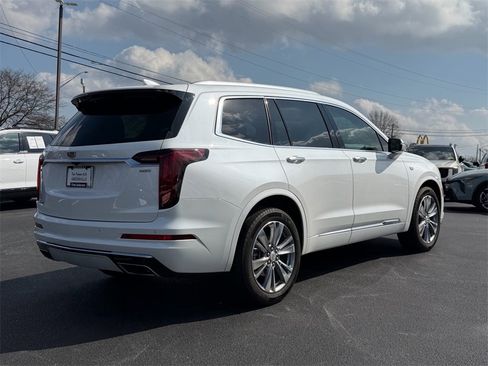 Used 2023 Cadillac XT6 Premium Luxury image 3