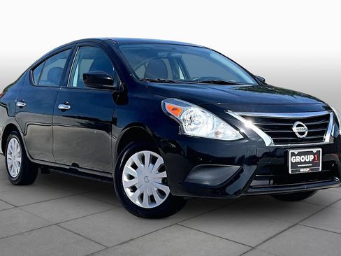 Used 2018 Nissan Versa SV FWD image 3