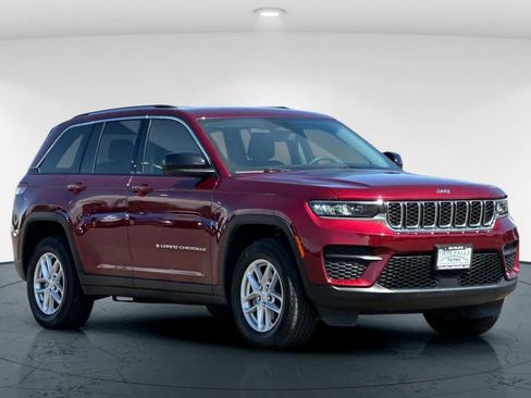 Certified 2023 Jeep Grand Cherokee Laredo w/ Luxury Tech Group I AWD/4WD image 5