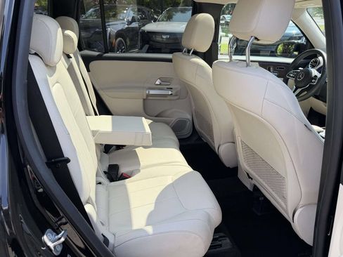 Used 2023 Mercedes-Benz GLB 250 w/ Premium Package image 11