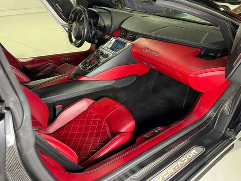 Used 2018 Lamborghini Aventador S image 28