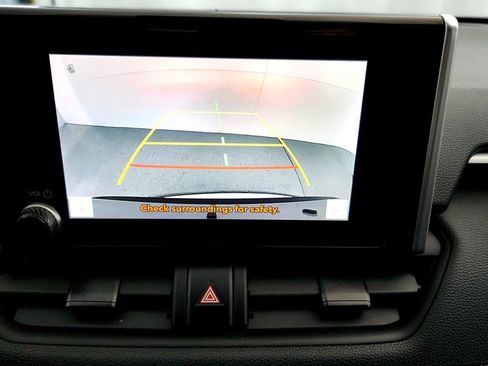 Used 2025 Toyota RAV4 LE AWD/4WD image 31