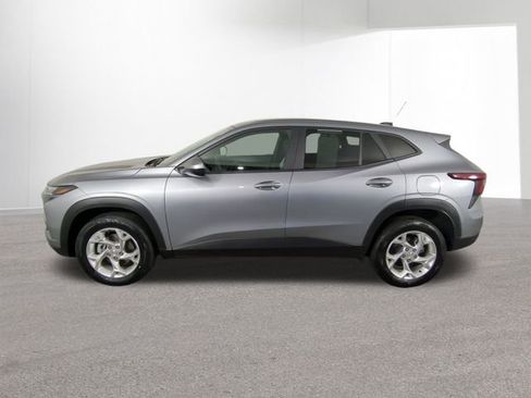 Used 2024 Chevrolet Trax LS w/ LS Convenience Package image 13