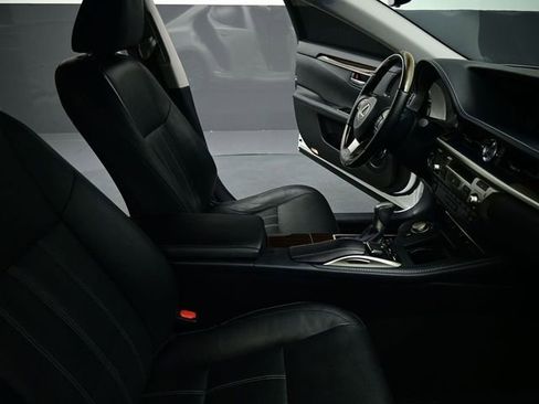 Used 2016 Lexus ES 350 w/ Luxury Package w/Wood Trim image 55