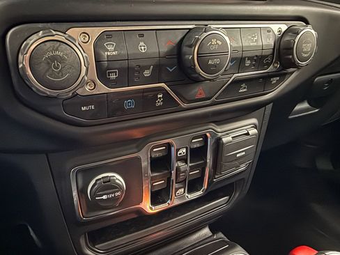 Used 2023 Jeep Wrangler Sahara w/ Cold Weather Group image 32