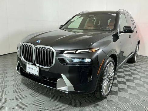 Certified 2024 BMW X7 xDrive40i w/ Premium Package AWD/4WD image 2