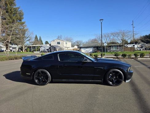 Used 2010 Ford Mustang GT image 5