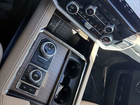 Used 2024 Ford Expedition Limited image 27