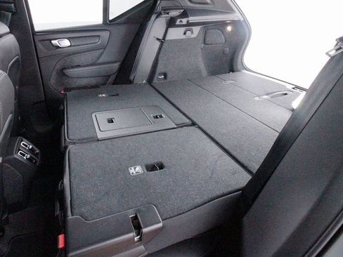 Certified 2025 Volvo XC40 B5 Plus image 32