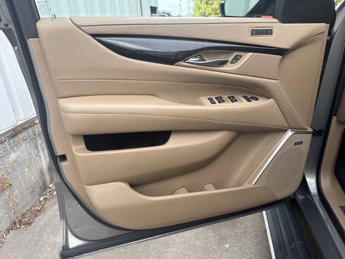 Used 2019 Cadillac Escalade Platinum AWD/4WD image 9