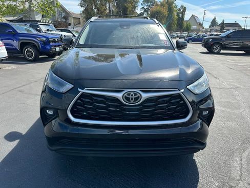 Used 2023 Toyota Highlander XLE image 7