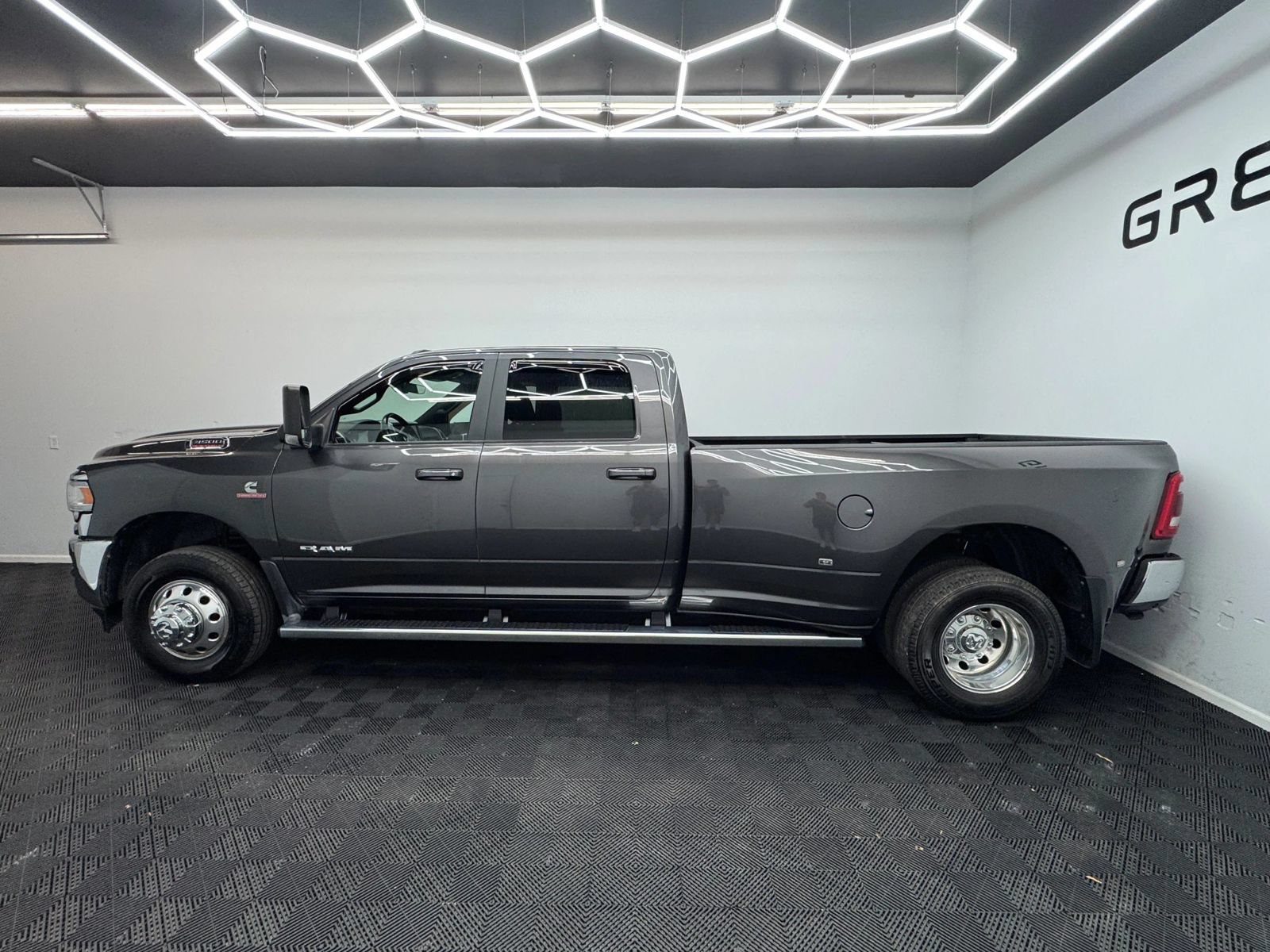 Used 2022 RAM 3500 Big Horn w/ Level B Equipment Group AWD/4WD image 4