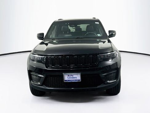 Used 2023 Jeep Grand Cherokee Altitude AWD/4WD image 2