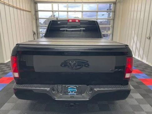 Used 2019 RAM 1500 Classic SLT w/ Black Appearance Group AWD/4WD image 4