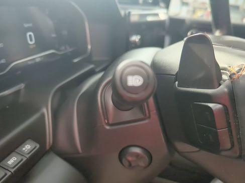 Used 2024 GMC Sierra 1500 AT4 w/ Technology Package image 40