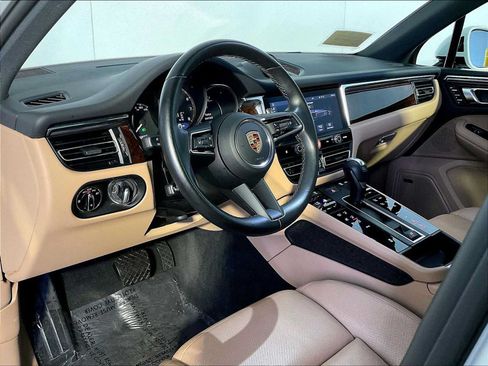 Certified 2024 Porsche Macan AWD/4WD image 4