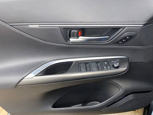 Used 2024 Toyota Venza Limited image 26