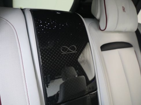 Certified 2025 Rolls-Royce Cullinan Black Badge image 34