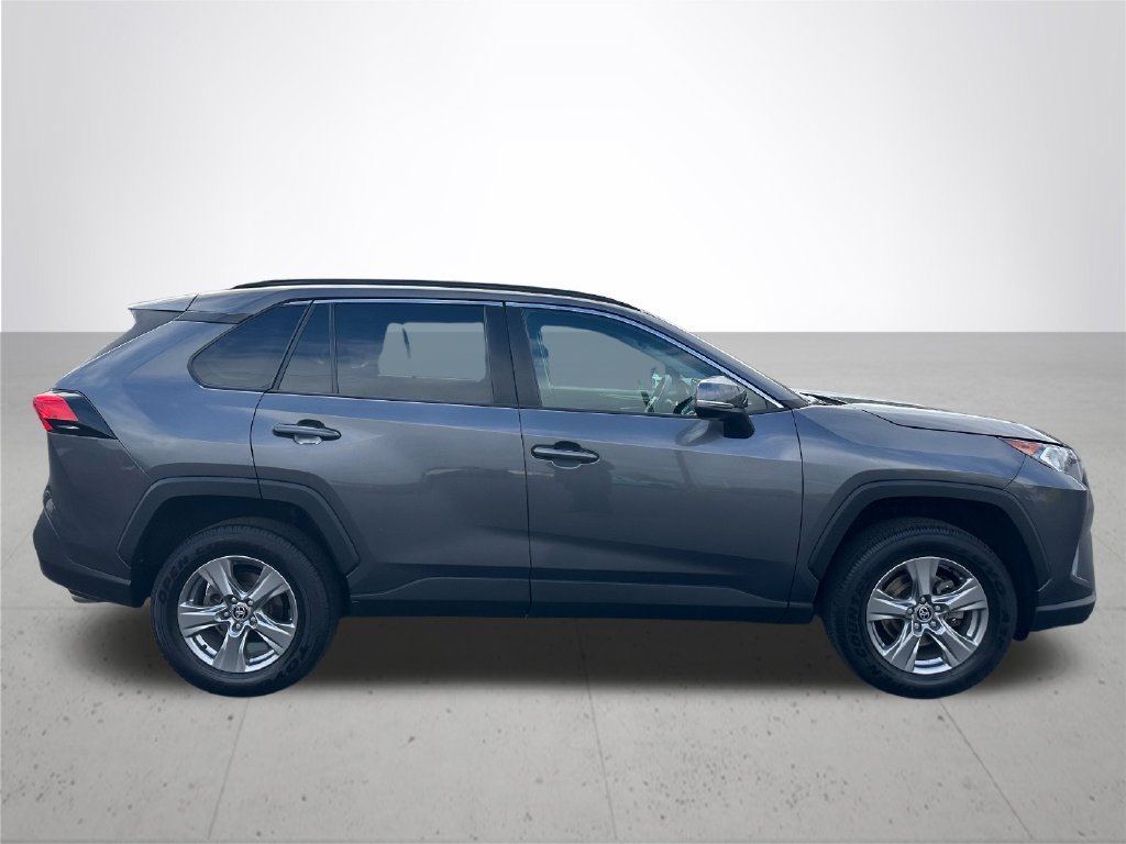 Used 2021 Toyota RAV4 XLE AWD/4WD image 6