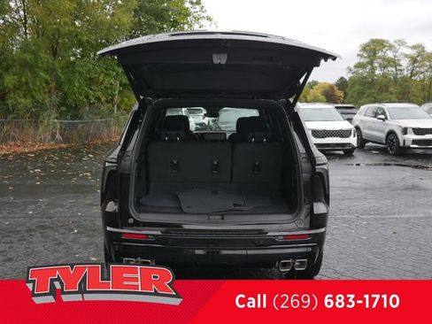 New 2026 Chevrolet Traverse High Country w/ LPO, Floor Liner Package image 17