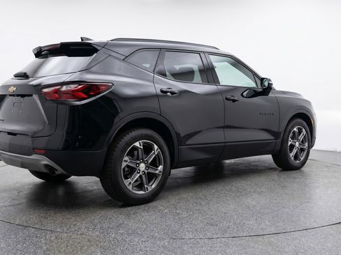 Used 2025 Chevrolet Blazer LT FWD image 9