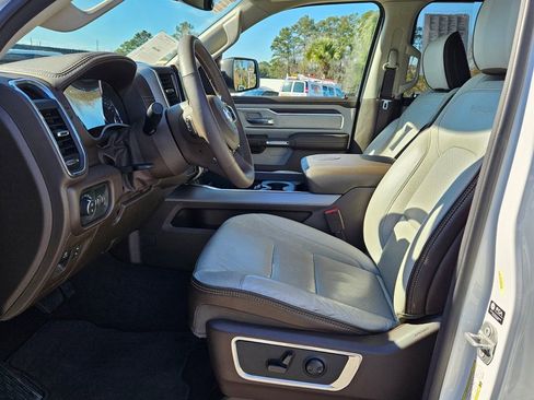 Used 2025 RAM 1500 Laramie image 10