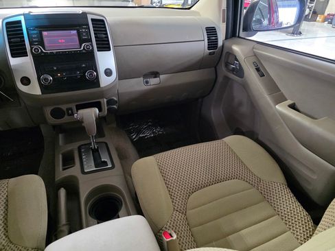 Used 2015 Nissan Frontier SV image 16