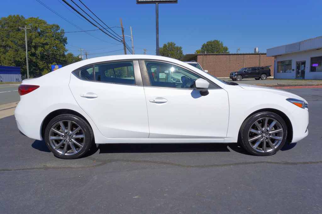 Used 2018 MAZDA MAZDA3 Touring FWD image 5