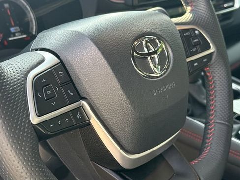 Used 2025 Toyota Sienna XSE w/ XSE Plus Package FWD image 29