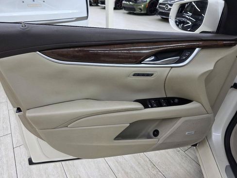 Used 2013 Cadillac XTS Luxury FWD image 40